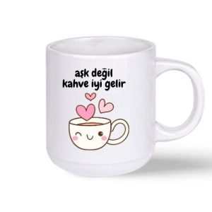 “Aşk Değil Kahve İyi Gelir” yazılı, beyaz seramik kupa bardak, espirili tasarım.